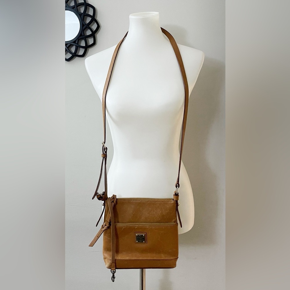 Dooney & Bourke Tan Leather Crossbody Bag Festival Casual Classic